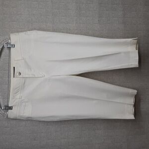 INC International Concepts Off-White Capris